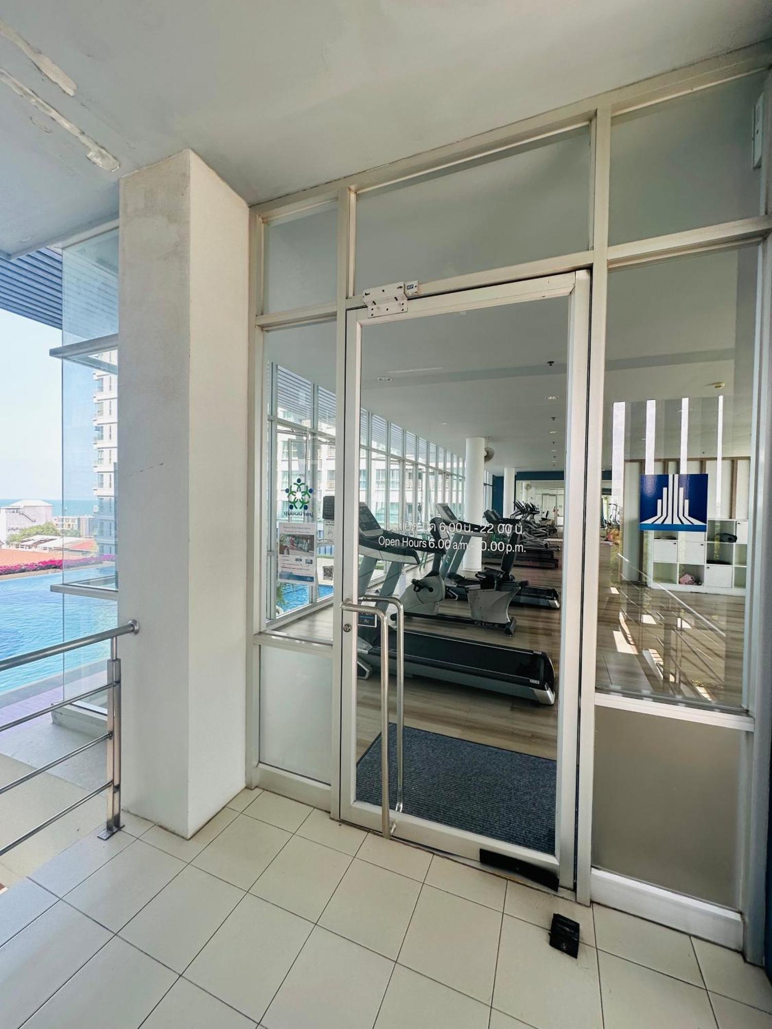 Seaview Beach Room Lumpini-Pool And Gym Face To Ocean Jomtien Beach Exterior photo