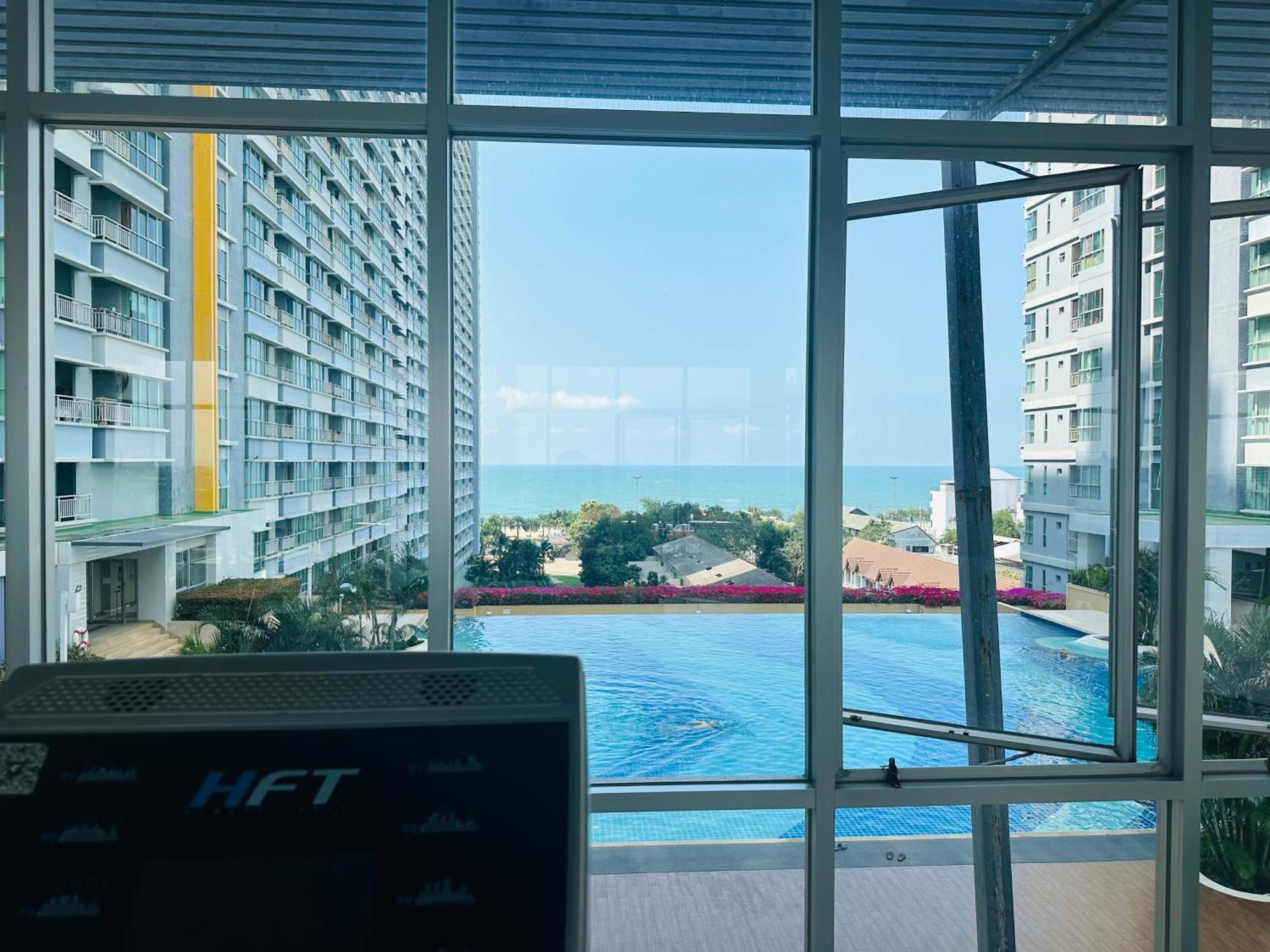 Seaview Beach Room Lumpini-Pool And Gym Face To Ocean Jomtien Beach Exterior photo