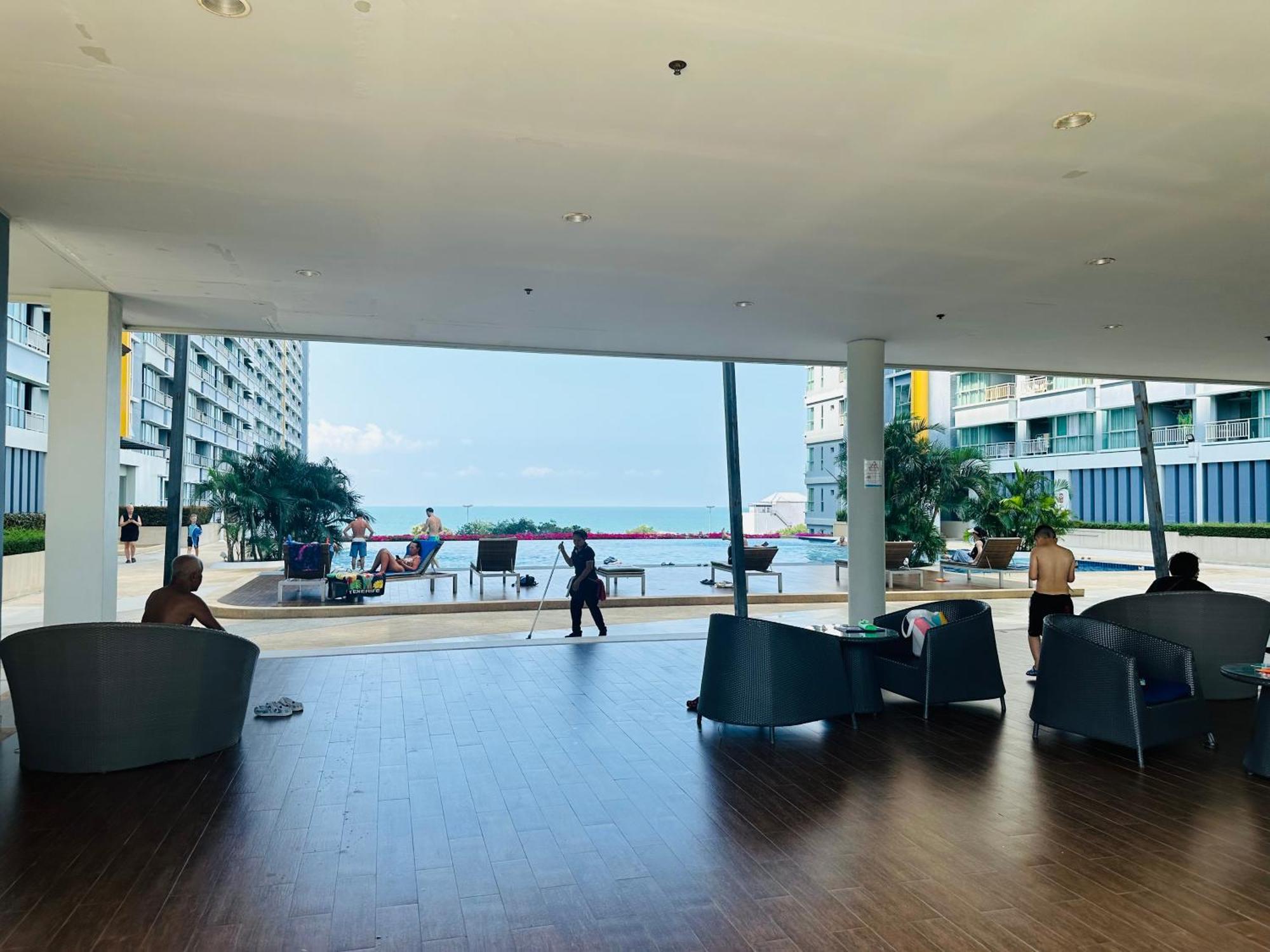 Seaview Beach Room Lumpini-Pool And Gym Face To Ocean Jomtien Beach Exterior photo