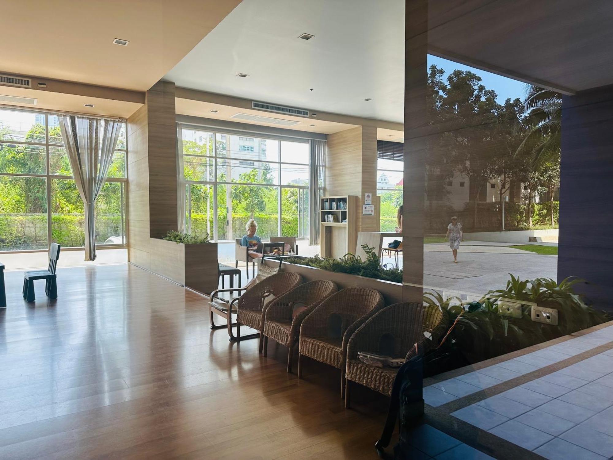 Seaview Beach Room Lumpini-Pool And Gym Face To Ocean Jomtien Beach Exterior photo