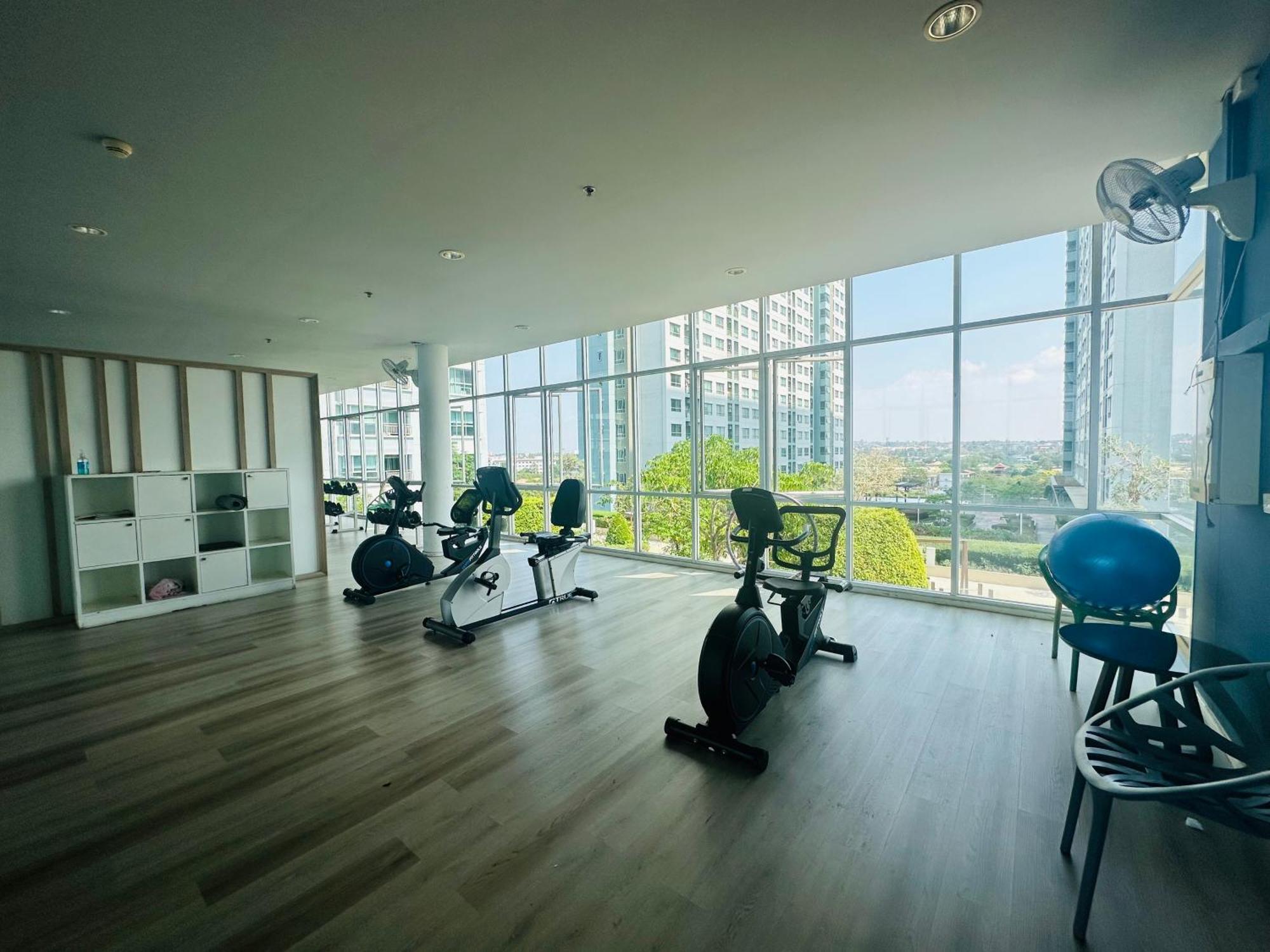 Seaview Beach Room Lumpini-Pool And Gym Face To Ocean Jomtien Beach Exterior photo
