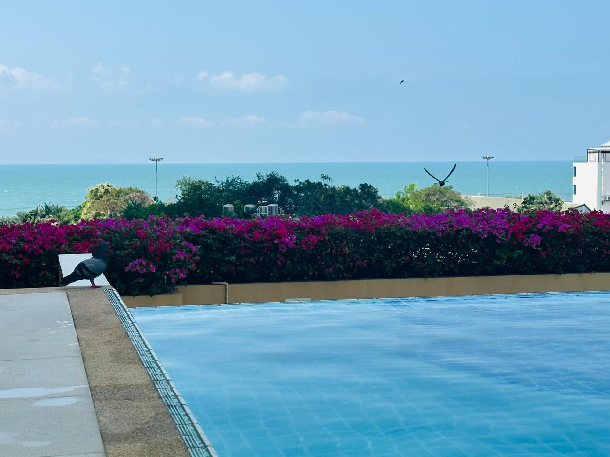 Seaview Beach Room Lumpini-Pool And Gym Face To Ocean Jomtien Beach Exterior photo