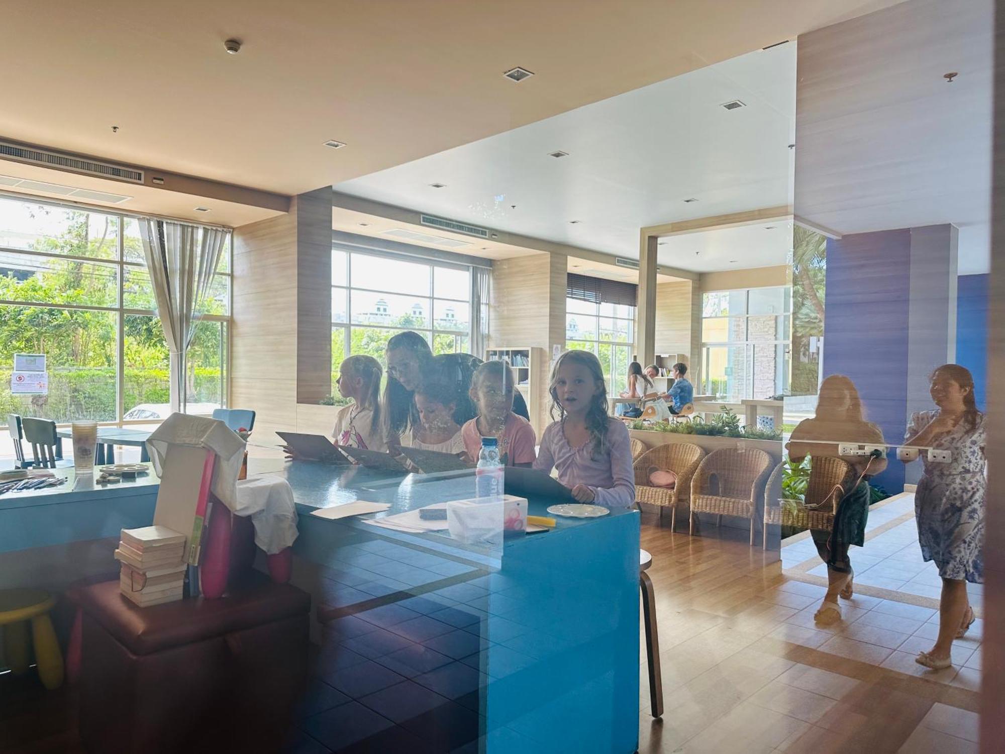 Seaview Beach Room Lumpini-Pool And Gym Face To Ocean Jomtien Beach Exterior photo